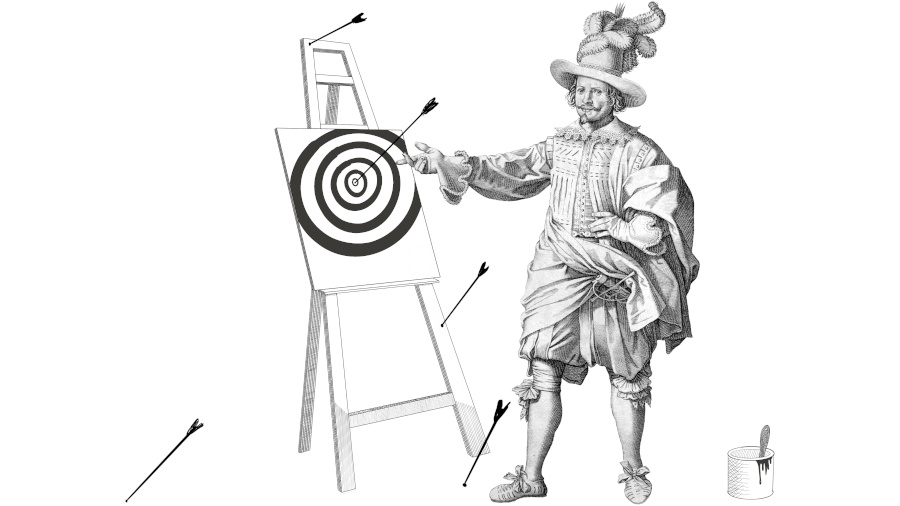 Un home amosa unha frecha cravada nun lenzo cunha diana pintada arredor dela; outras frechas están cravadas no chan e outros sitios.